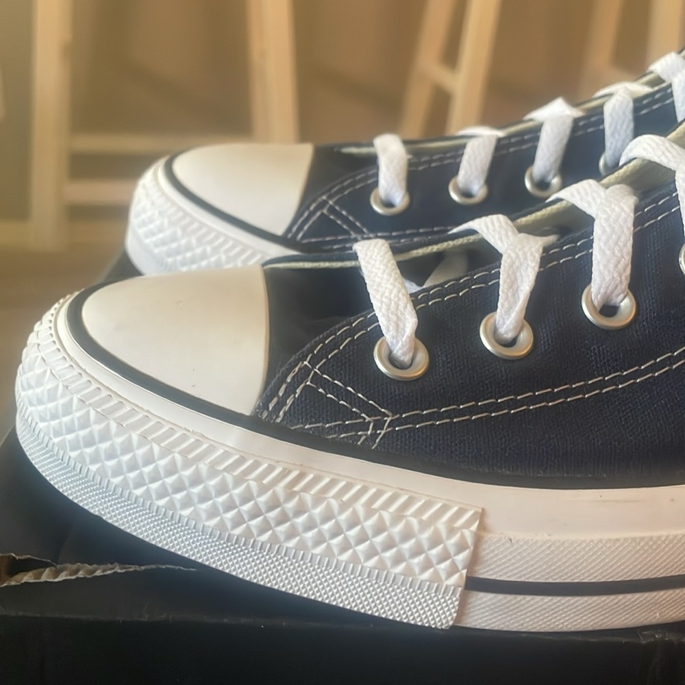 ❇️NWT❇️ Converse Navy Hi Tops - Picture 8 of 9